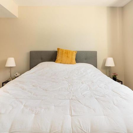 Entire 2 Bedroom Apartment Downtown - U1 Kitchener Dış mekan fotoğraf