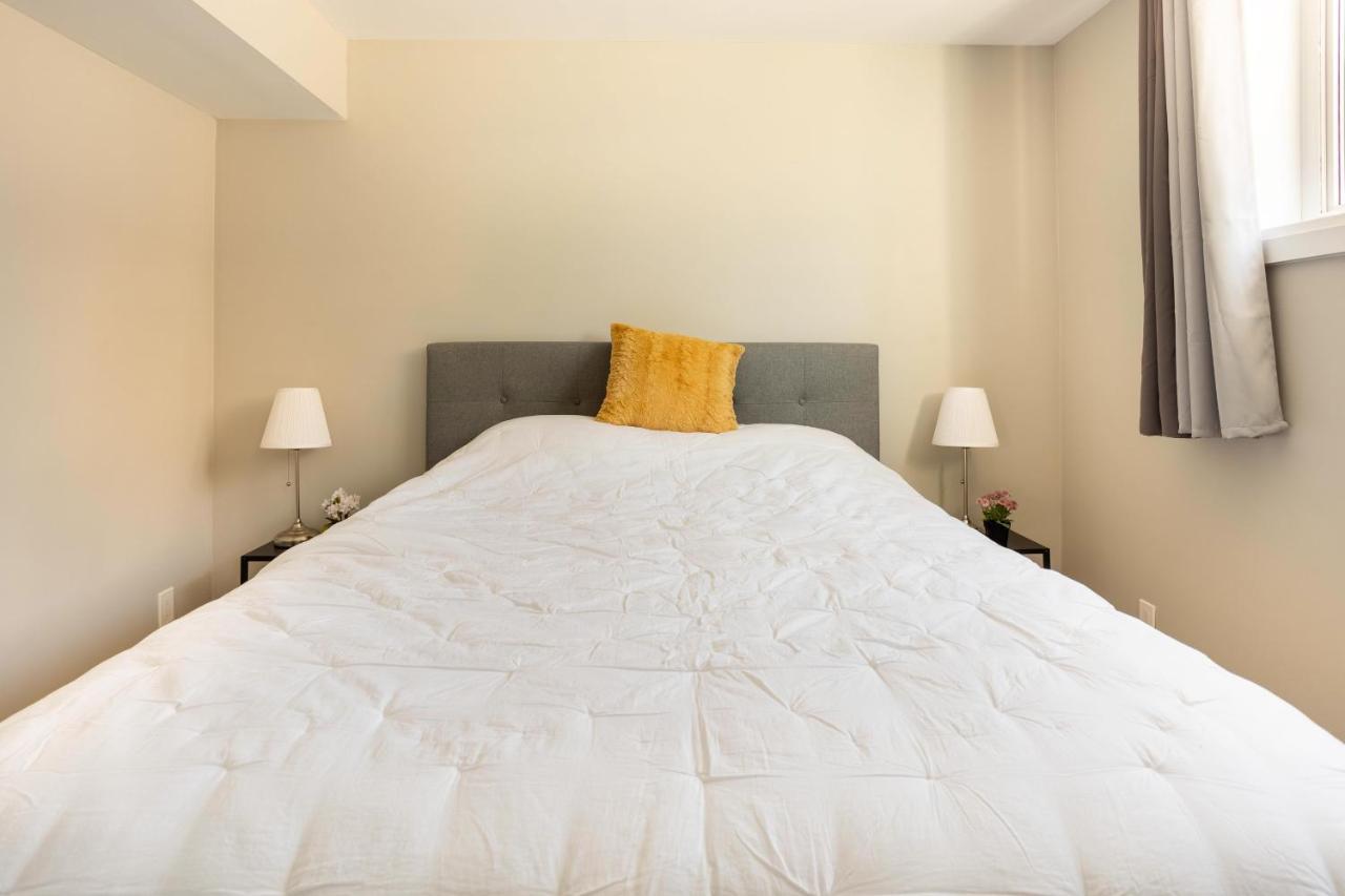Entire 2 Bedroom Apartment Downtown - U1 Kitchener Dış mekan fotoğraf