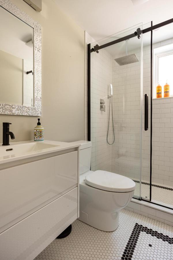 Entire 2 Bedroom Apartment Downtown - U1 Kitchener Dış mekan fotoğraf